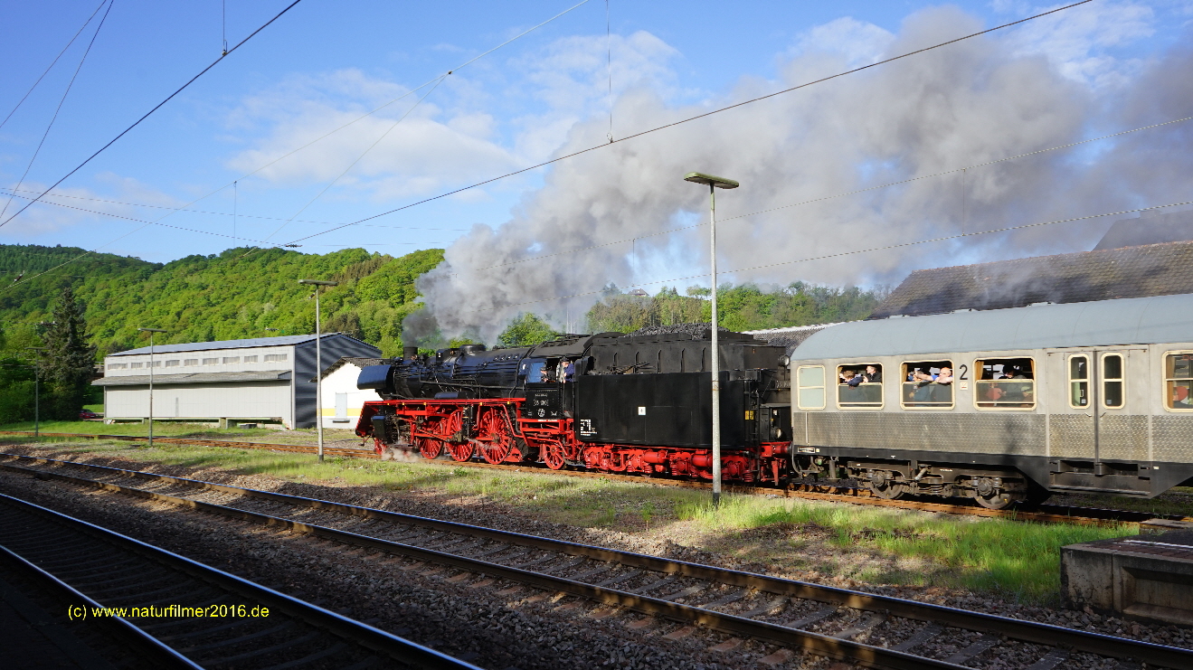 Dampfspektakel 2018 u.a. auf der Saarstrecke, Bahnhof Saarburg, abfahrtsbereit in Richtung Mettlach - Saarbrcken