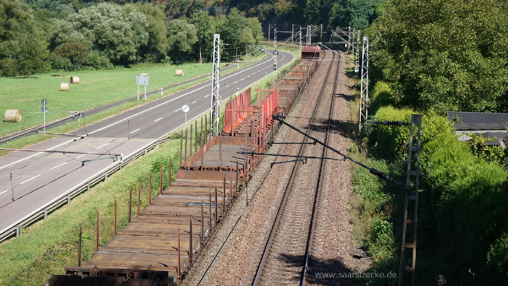 Saarstrecke: Gterzug in der Einfahrt von Schoden 3