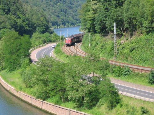 BR140 (Doppeltraktion) mit Kohle Richtung Dillingen (Saaraufwrts)