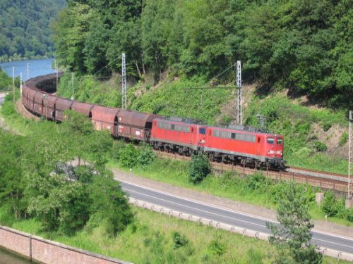 BR140 (Doppeltraktion) mit Kohle Richtung Dillingen (Saaraufwrts)