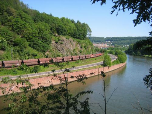 BR140 (Doppeltraktion) mit Kohle Richtung Dillingen (Saaraufwrts)