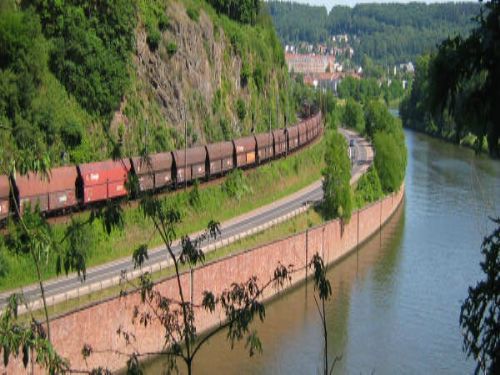 BR140 (Doppeltraktion) mit Kohle Richtung Dillingen (Saaraufwrts)