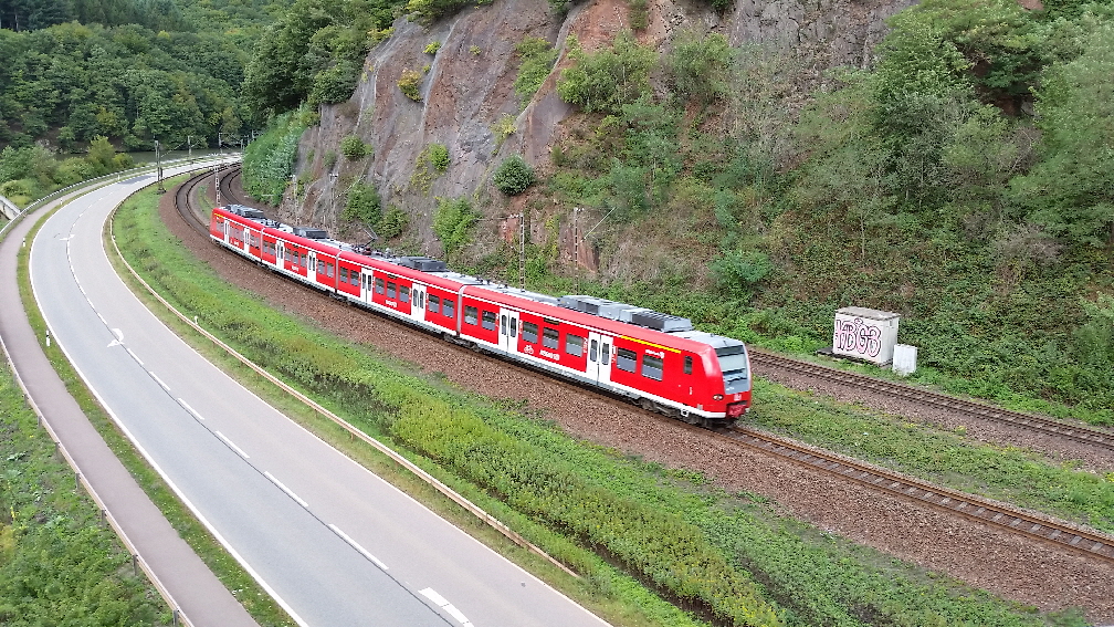 Haltepunkt / Bahnhof Taben (Einfahrt einer RB in Richtung Saarbrcken)