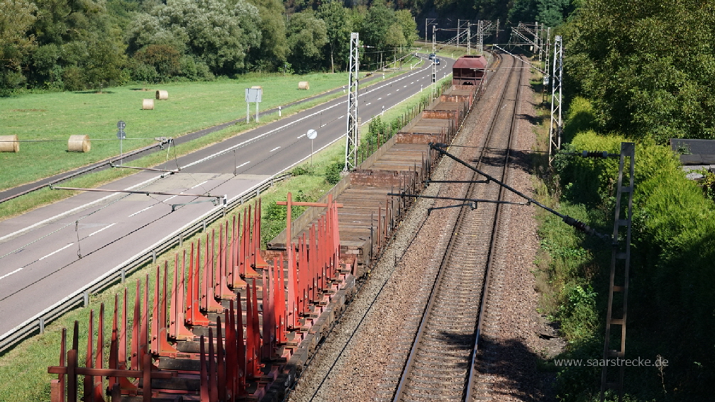 Saarstrecke: Gterzug in der Einfahrt von Schoden 4